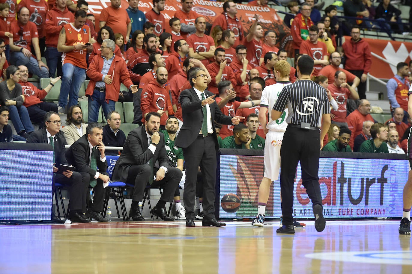 Los universitarios dicen adiós a sus ocho tropiezos consecutivos con su quinta victoria, sostenida en una gran defensa, mejora del juego colectivo y un Eddie autor de 27 puntos