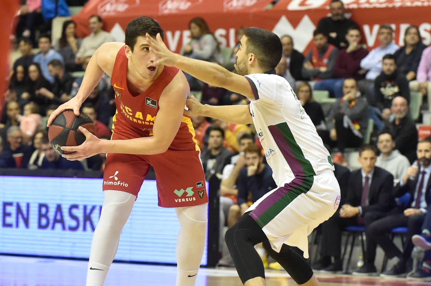 Los universitarios dicen adiós a sus ocho tropiezos consecutivos con su quinta victoria, sostenida en una gran defensa, mejora del juego colectivo y un Eddie autor de 27 puntos