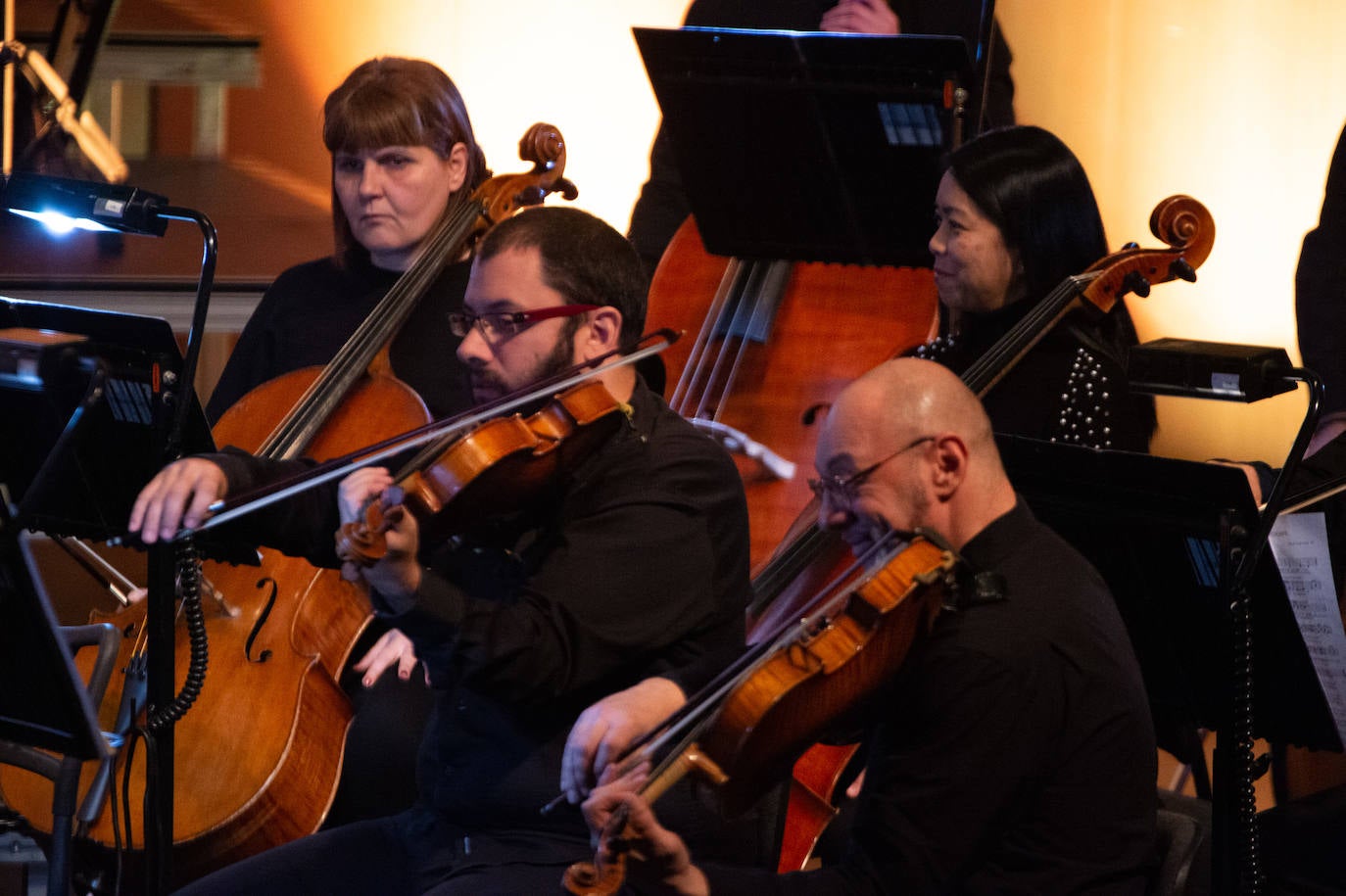 La Orquesta Sinfónica de la Región (OSRM) ofreció el primero de sus 'Conciertos canallas', programados con el fin de acercar la música clásica a nuevos públicos.