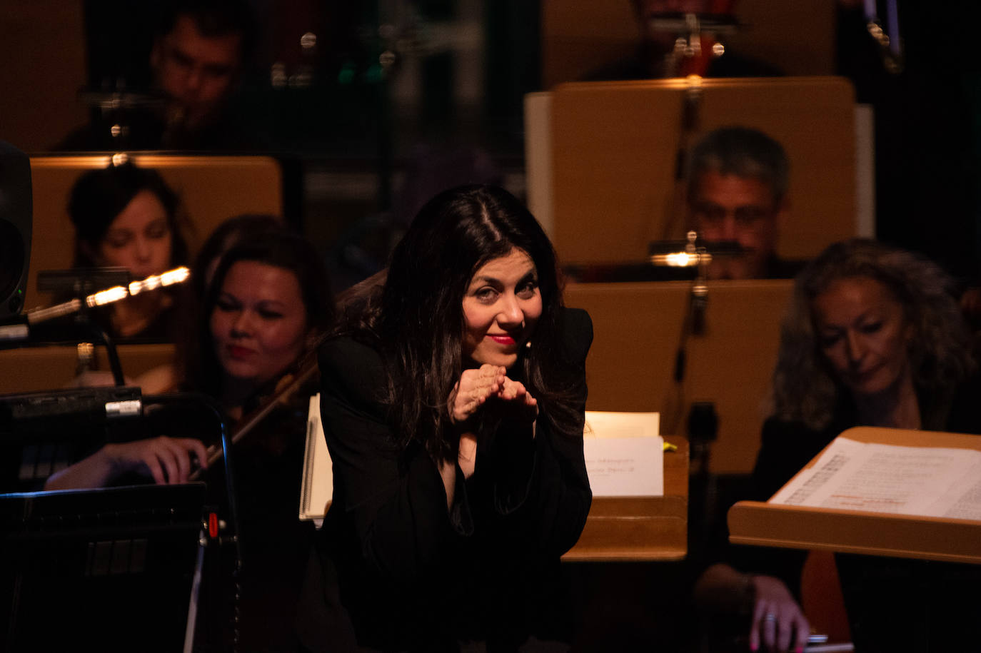 La Orquesta Sinfónica de la Región (OSRM) ofreció el primero de sus 'Conciertos canallas', programados con el fin de acercar la música clásica a nuevos públicos.