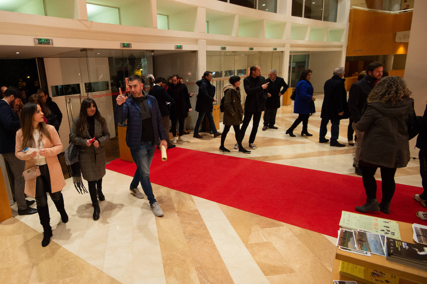 La Orquesta Sinfónica de la Región (OSRM) ofreció el primero de sus 'Conciertos canallas', programados con el fin de acercar la música clásica a nuevos públicos.