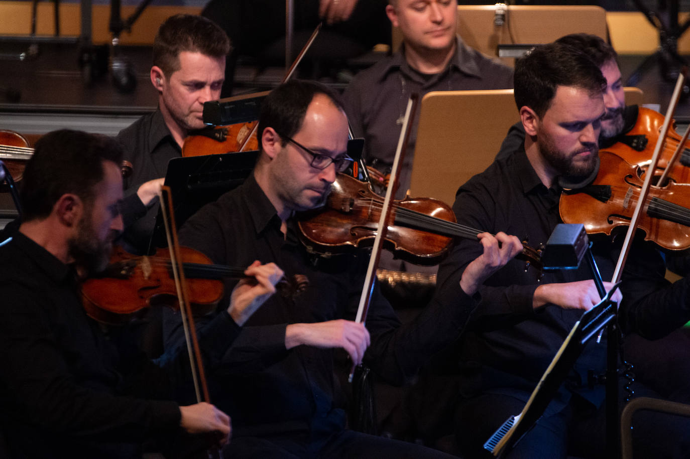La Orquesta Sinfónica de la Región (OSRM) ofreció el primero de sus 'Conciertos canallas', programados con el fin de acercar la música clásica a nuevos públicos.