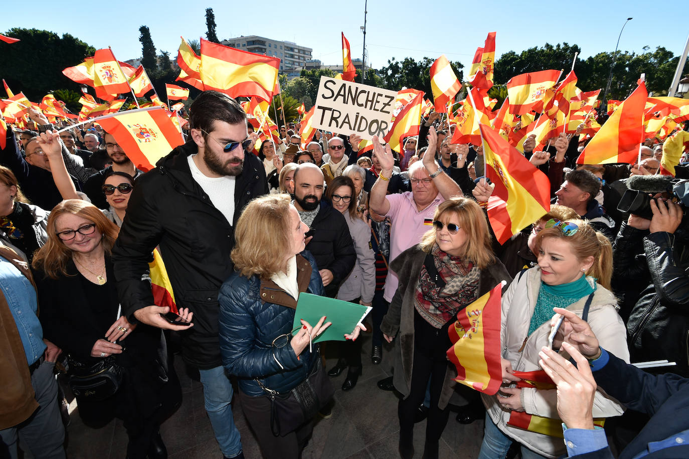 «En España cabemos todos, menos los que quieren romper la unidad nacional», proclamó la diputada Lourdes Méndez