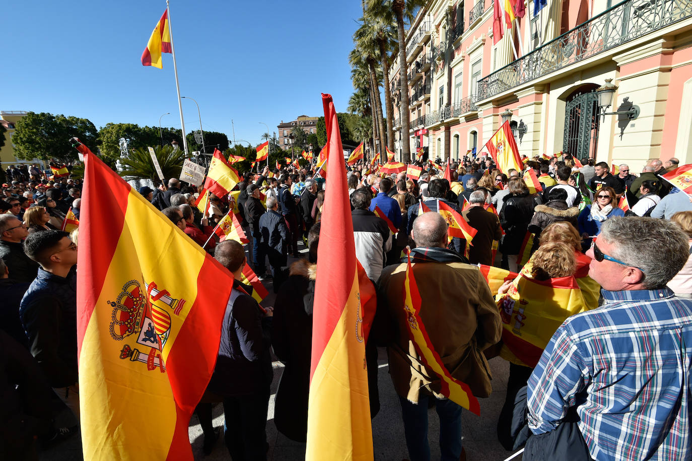 «En España cabemos todos, menos los que quieren romper la unidad nacional», proclamó la diputada Lourdes Méndez