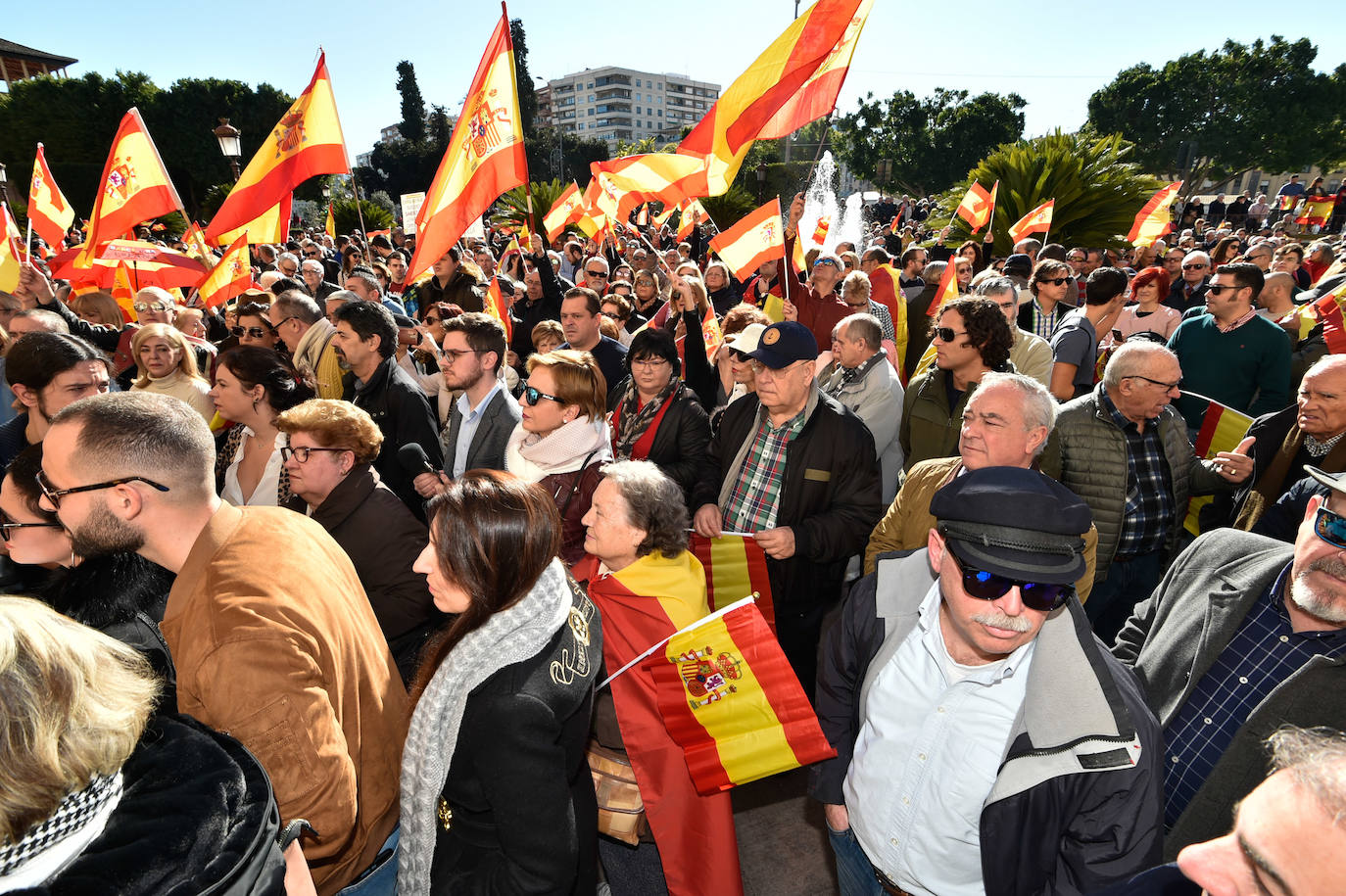 «En España cabemos todos, menos los que quieren romper la unidad nacional», proclamó la diputada Lourdes Méndez