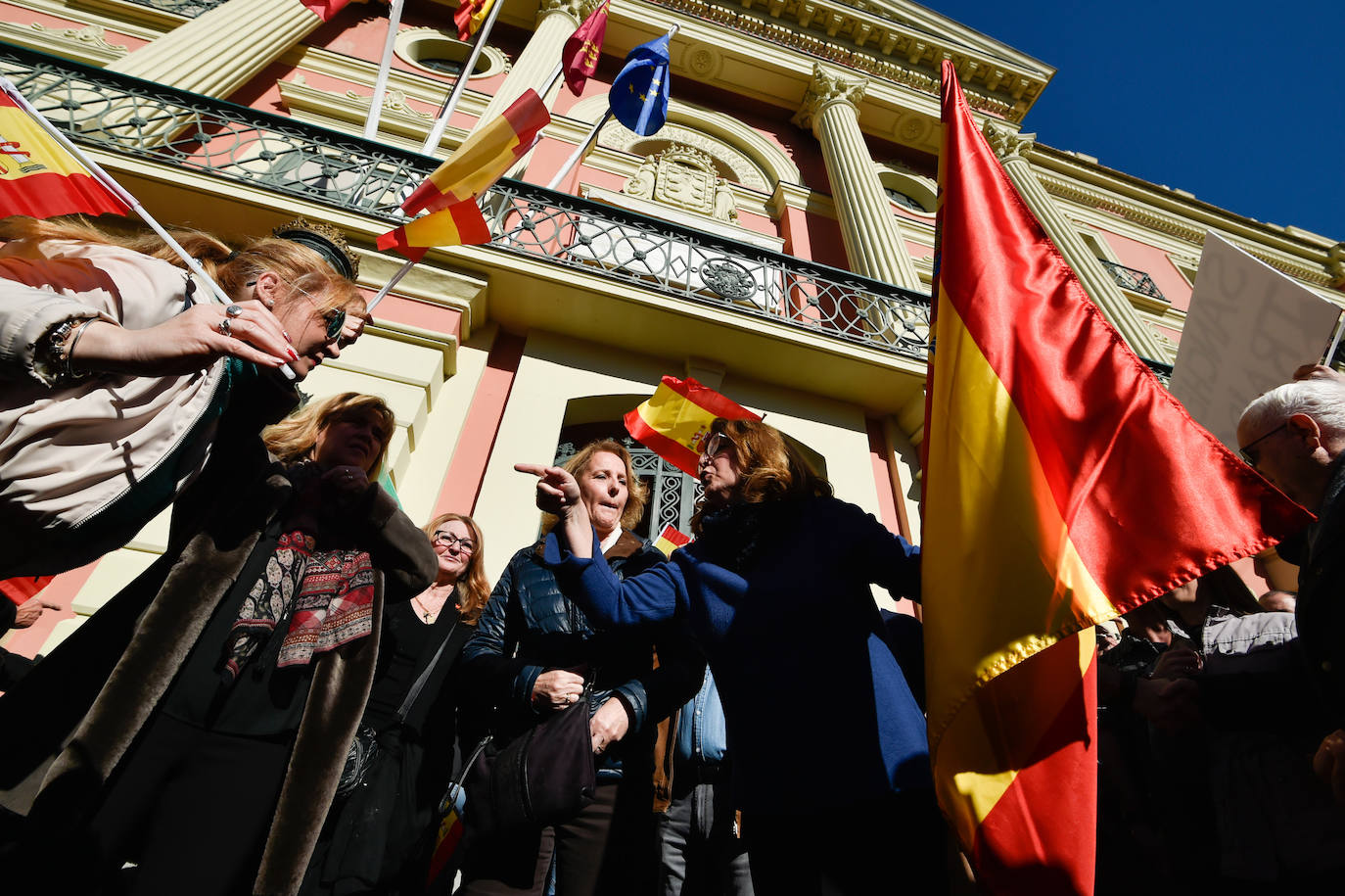 «En España cabemos todos, menos los que quieren romper la unidad nacional», proclamó la diputada Lourdes Méndez