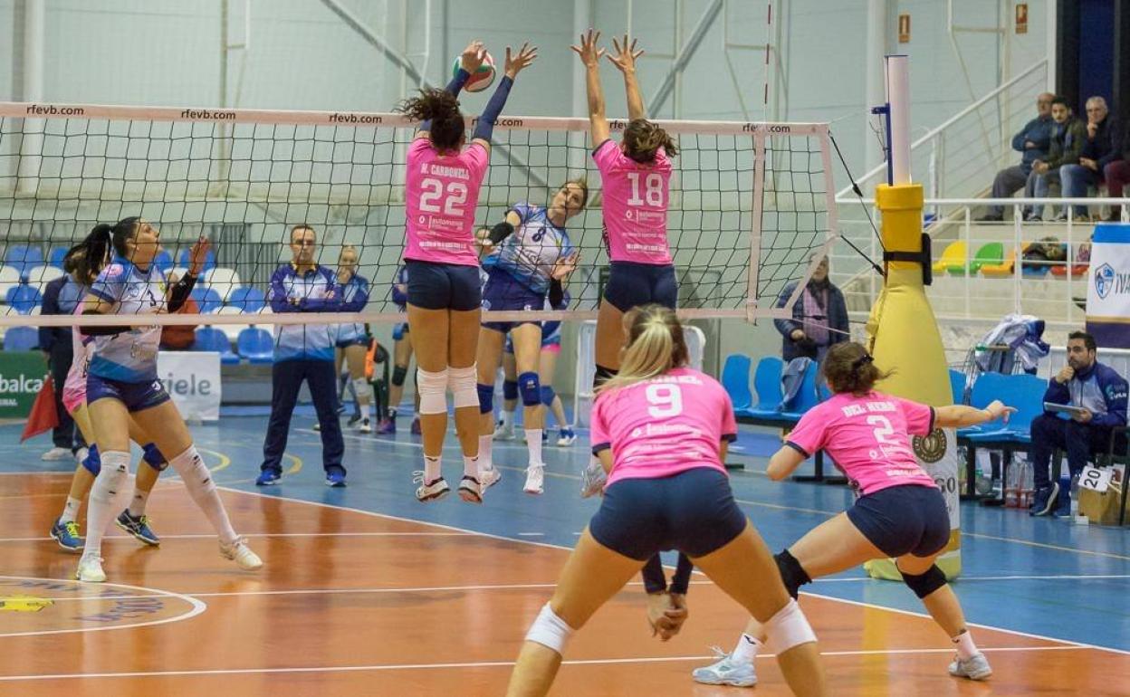 Las jugadoras del Algar, de espaldas, durante un partido