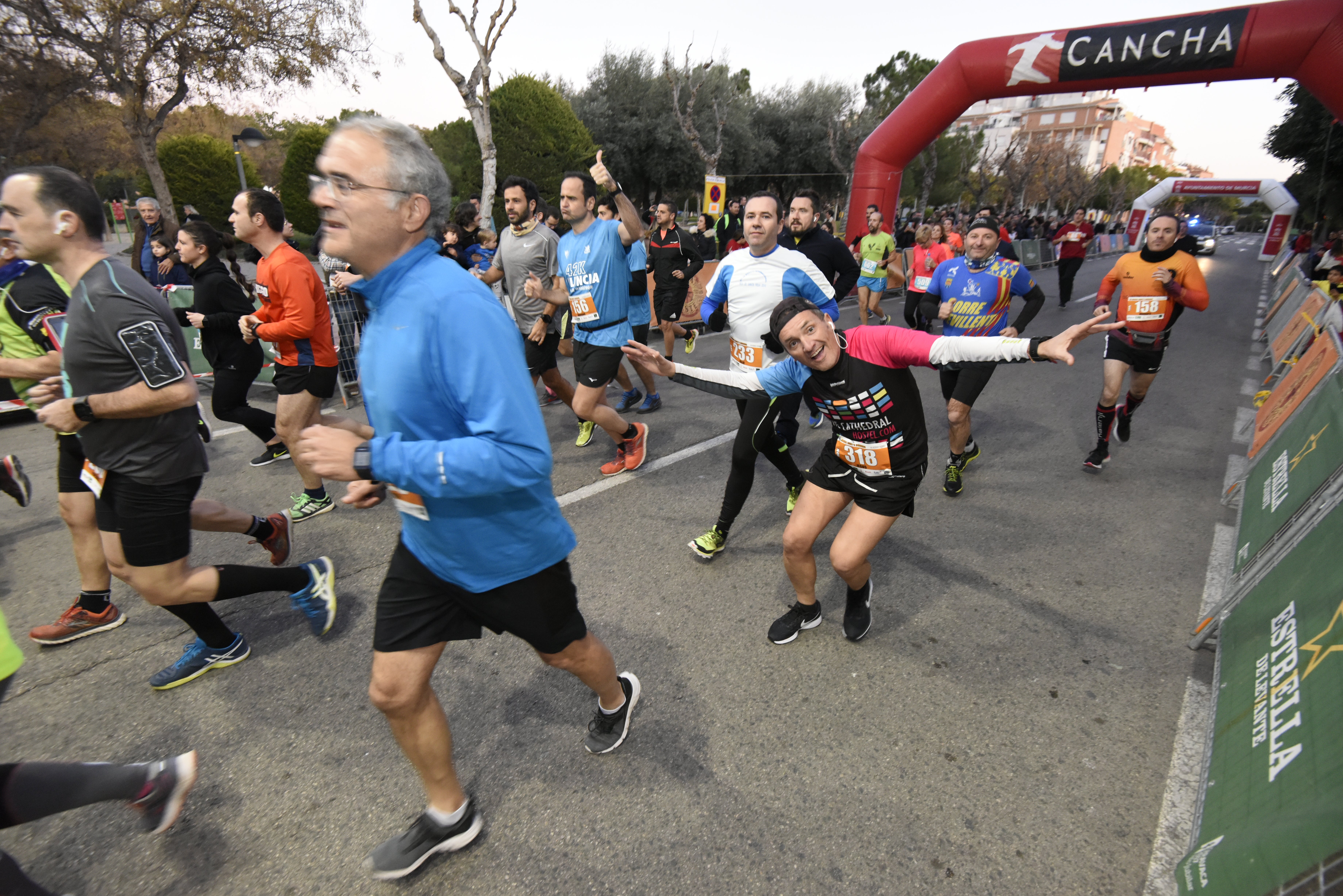 El atleta del C.D. Filippedes Moratalla complet los 10 kilómetros en 33:30 minutos, por el tiempo de 41:22 de la corredora del C.D. Runtritón Cartagena. En la distancia corta vencen Ennio Constantino y Simona Slimaite