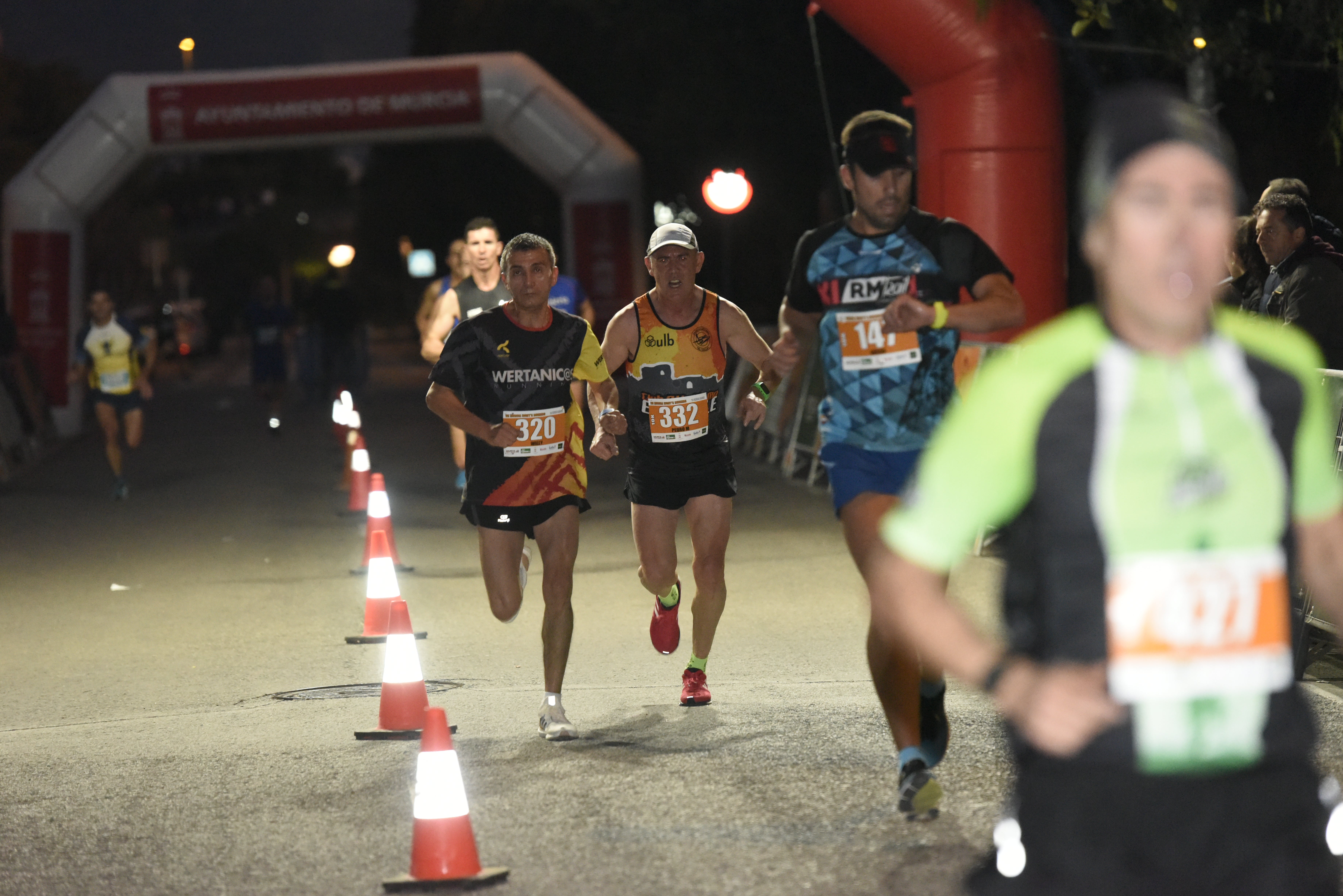 El atleta del C.D. Filippedes Moratalla complet los 10 kilómetros en 33:30 minutos, por el tiempo de 41:22 de la corredora del C.D. Runtritón Cartagena. En la distancia corta vencen Ennio Constantino y Simona Slimaite