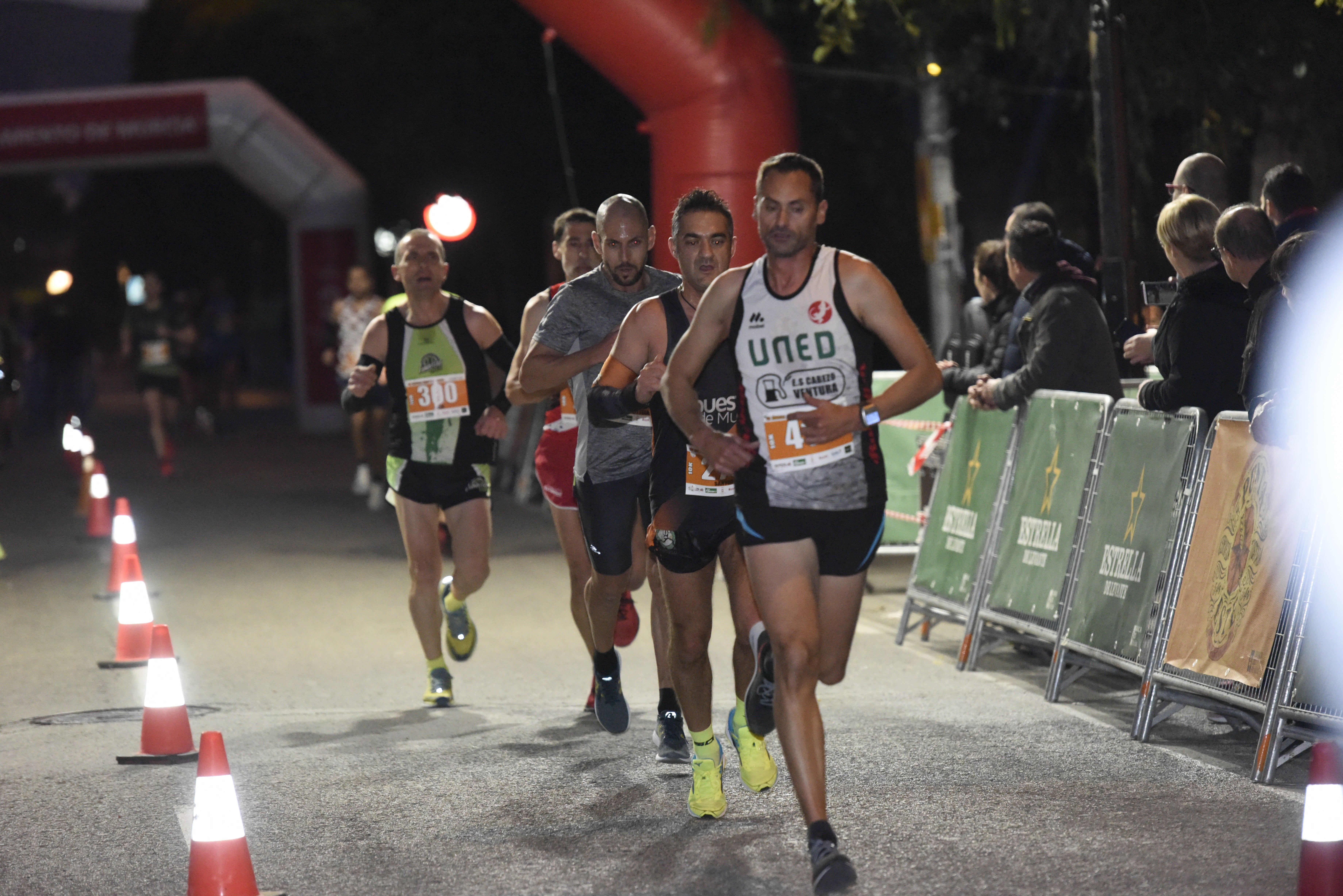 El atleta del C.D. Filippedes Moratalla complet los 10 kilómetros en 33:30 minutos, por el tiempo de 41:22 de la corredora del C.D. Runtritón Cartagena. En la distancia corta vencen Ennio Constantino y Simona Slimaite