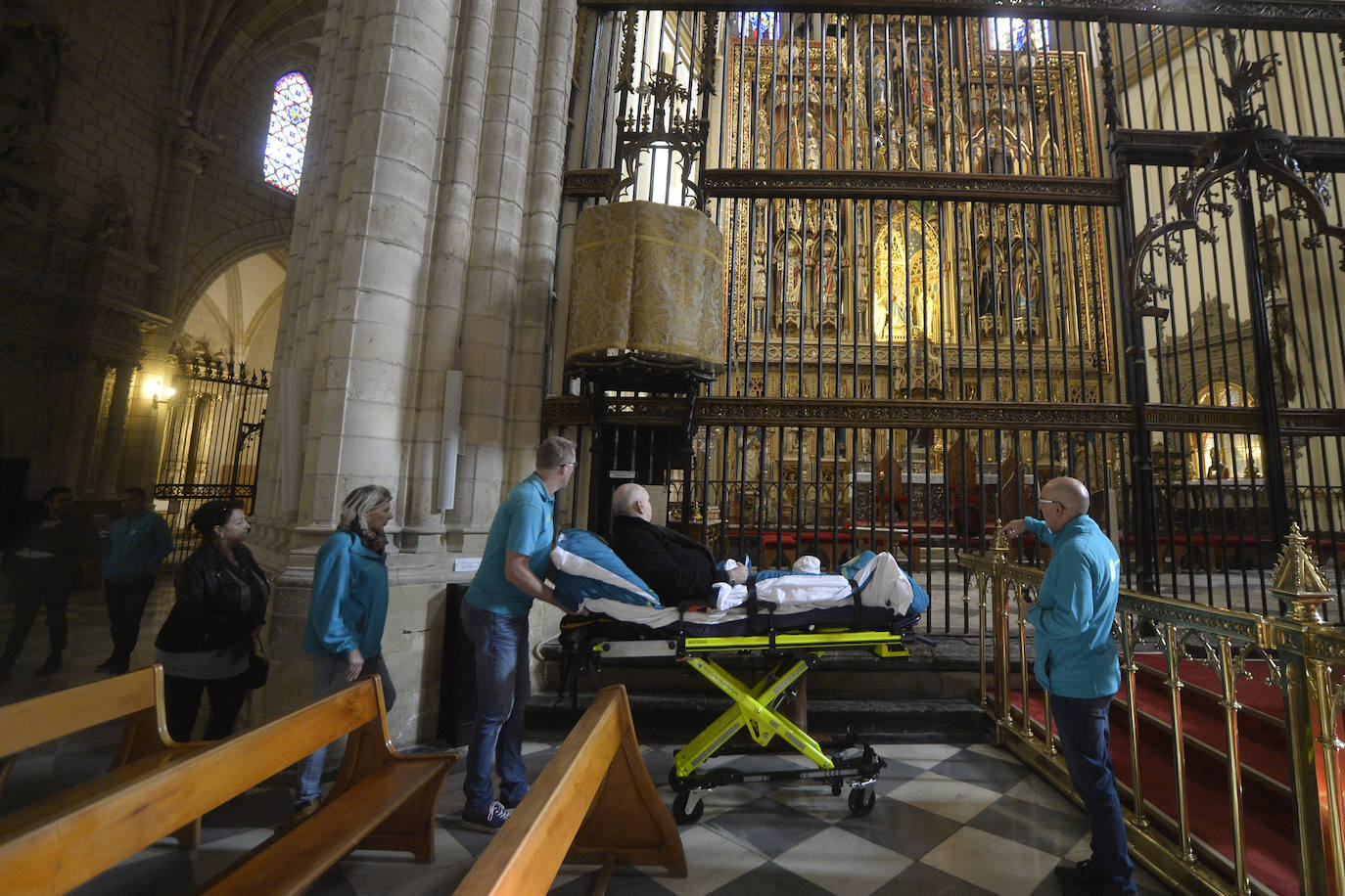 La Fundación Ambulancia del Deseo permite que un paciente holandés en cuidados paliativos recorra 2.000 kilómetros para visitar Murcia y Alicante, donde residen sus sobrinos