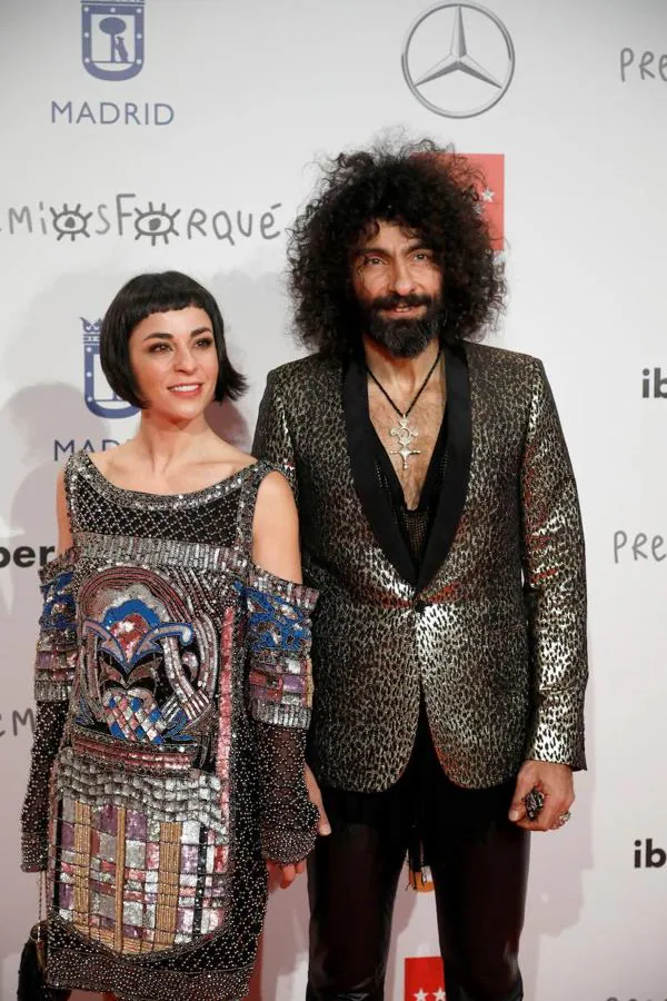 La directora del documental ganador acudió con el protagonista de la historia, el violinista Ara Malikian, ambos asistieron con diseños muy brillantes.