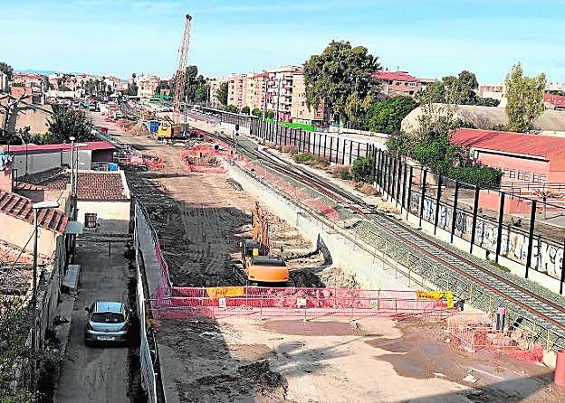 Tramo en rampa de la primera fase del soterramiento del AVE en la estación de Murcia, donde se han encontrado tierras contaminadas. 