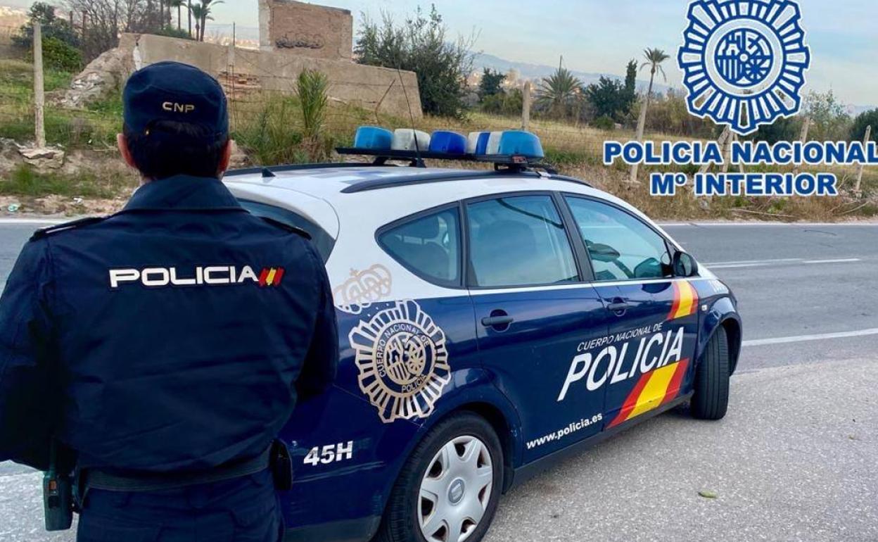 Un agente de la Policía Nacional.