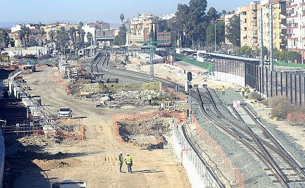 Obras junto a la estación de Murcia, a la salida del túnel que comunicará Santiago el Mayor y Senda de Los Garres. 
