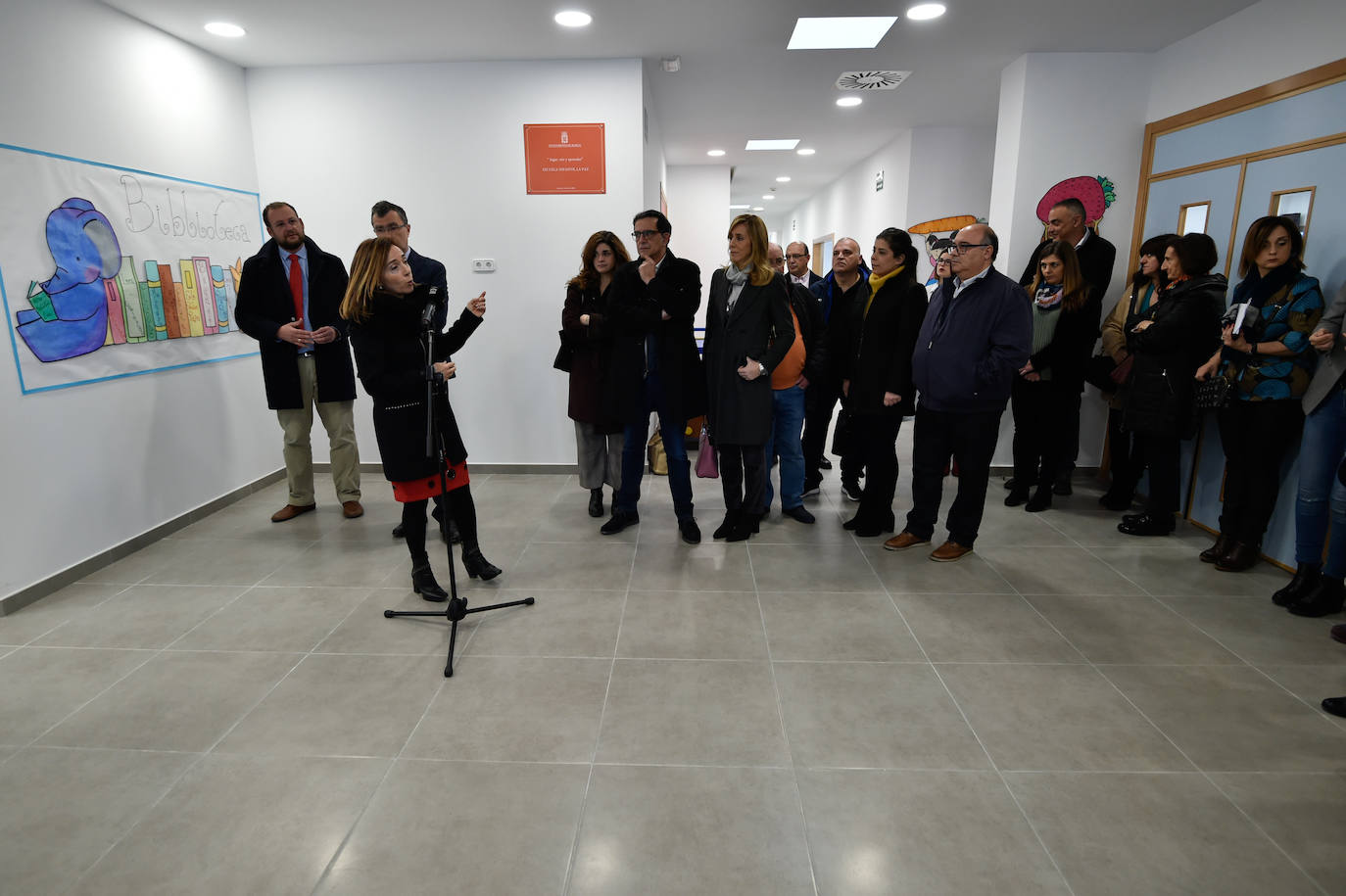 El nuevo centro, que ha supuesto una inversión de 917.620 euros, dispone de 9 aulas, un amplio comedor y una gran zona de recreo. Da servicio a un centenar de niños de 0 a 3 años