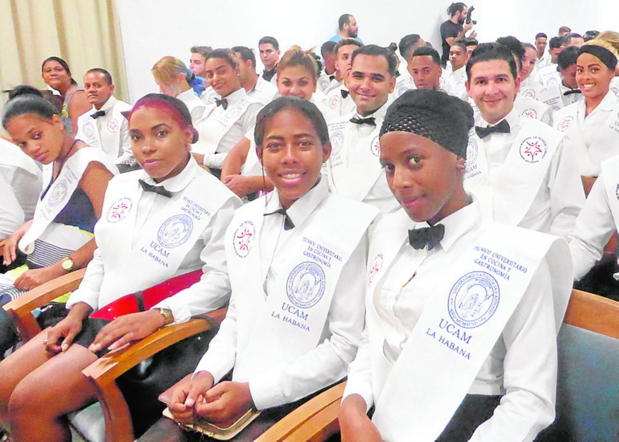 Acto de graduación en Técnico Universitario en Cocina y Gastronomía, celebrado en La Habana (Cuba). 