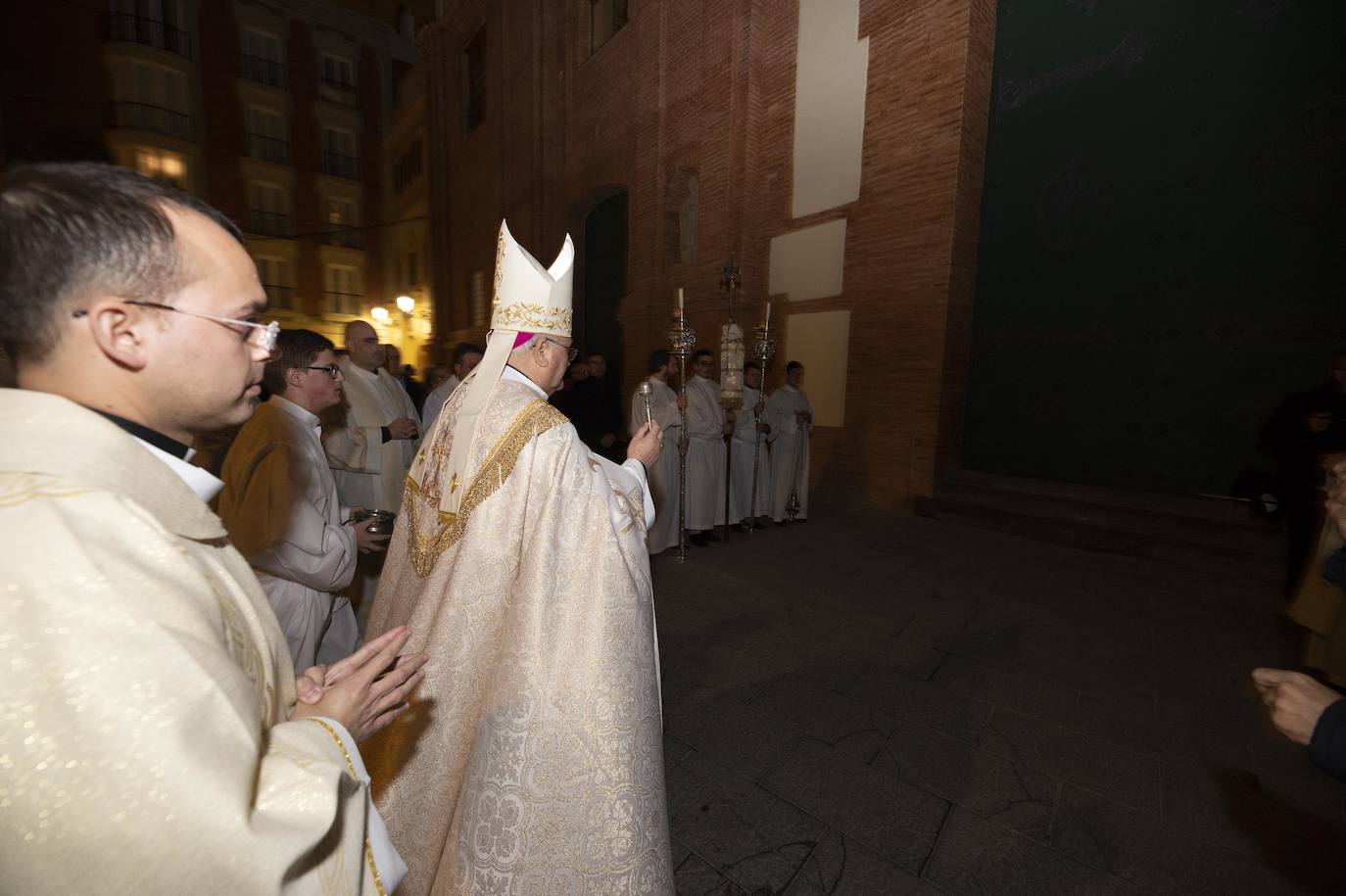 Doscientas personas asisten a la bendición de las fachadas del templo de la calle del Aire, restauradas tras un año de obras