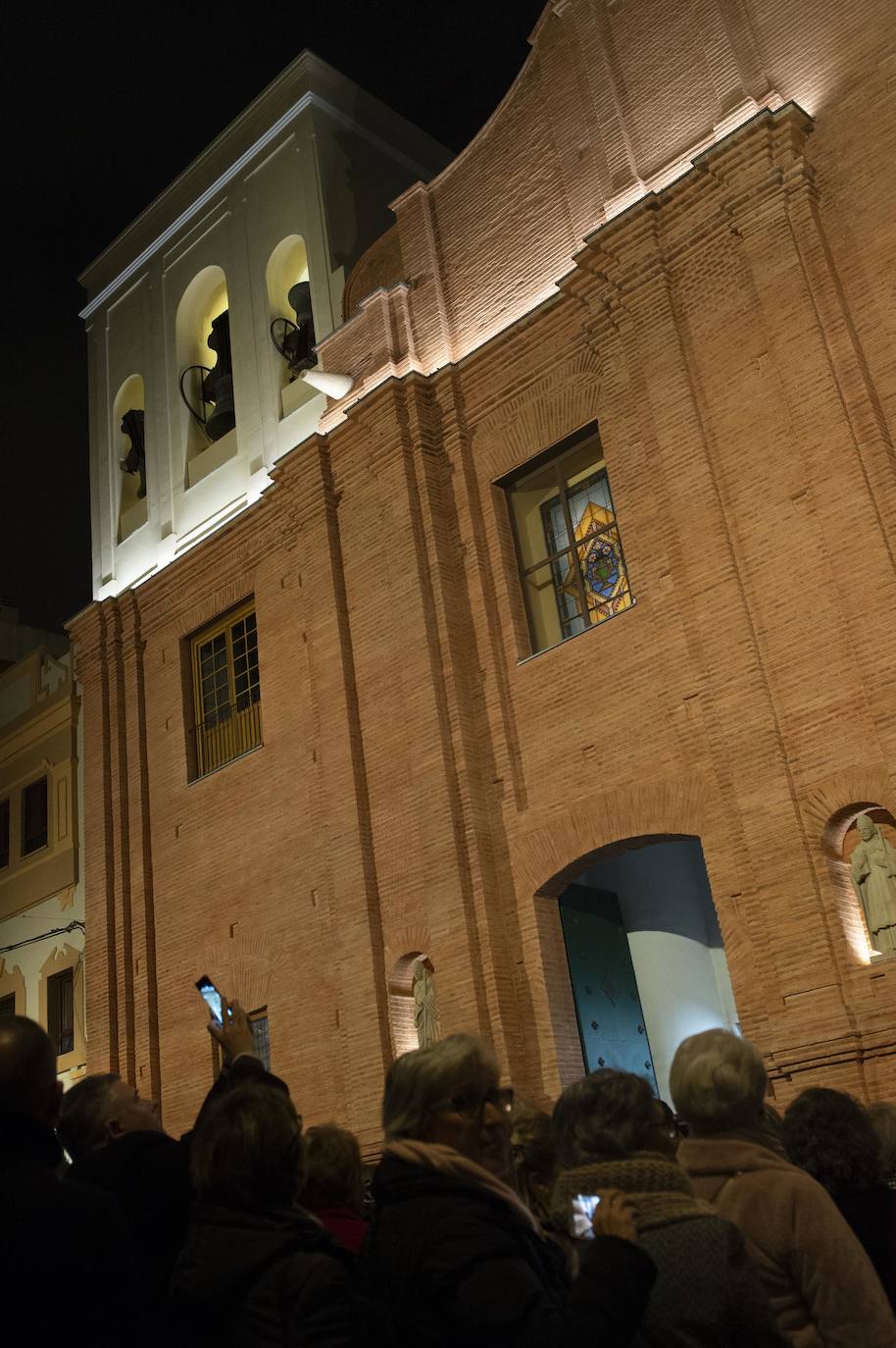 Doscientas personas asisten a la bendición de las fachadas del templo de la calle del Aire, restauradas tras un año de obras