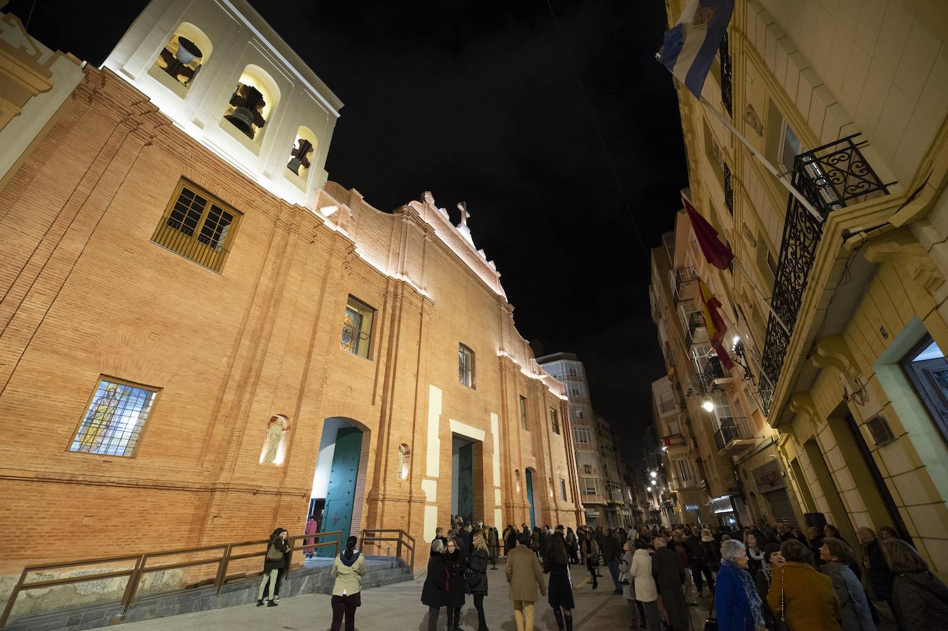 Doscientas personas asisten a la bendición de las fachadas del templo de la calle del Aire, restauradas tras un año de obras