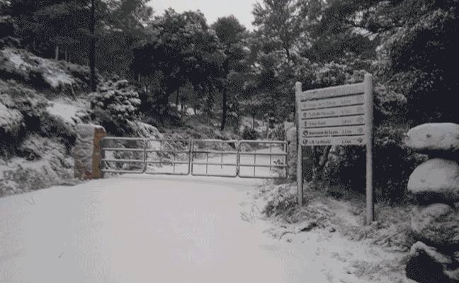 La nevada provoca que hoy lunes sigan cerrados los accesos al Parque Regional de Sierra Espuña.