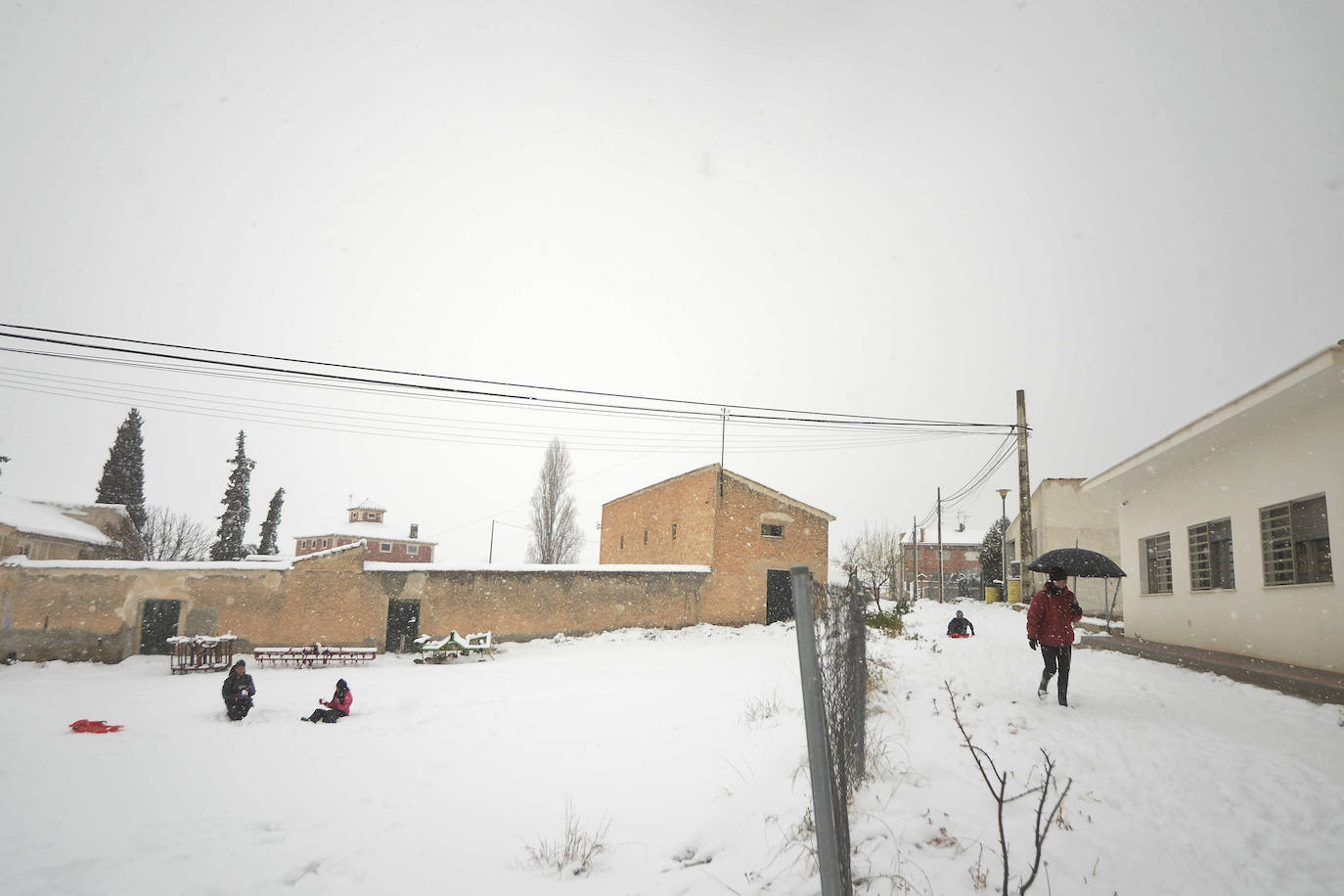 Junto a estos registros destacan los 20 centímetros de Bullas, a 600 metros; Caravaca-Los Rollos (15 centímetros), Benizar (10 cm), Totana-La Carrasca (10 cm) y Alhama-Sierra Espuña (2 cm)