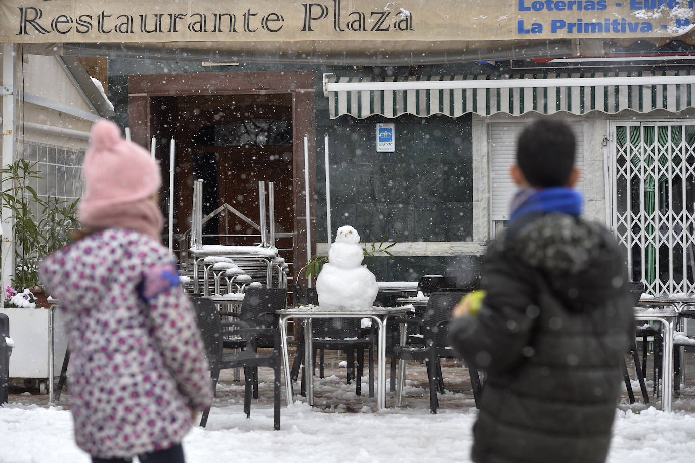 Junto a estos registros destacan los 20 centímetros de Bullas, a 600 metros; Caravaca-Los Rollos (15 centímetros), Benizar (10 cm), Totana-La Carrasca (10 cm) y Alhama-Sierra Espuña (2 cm)