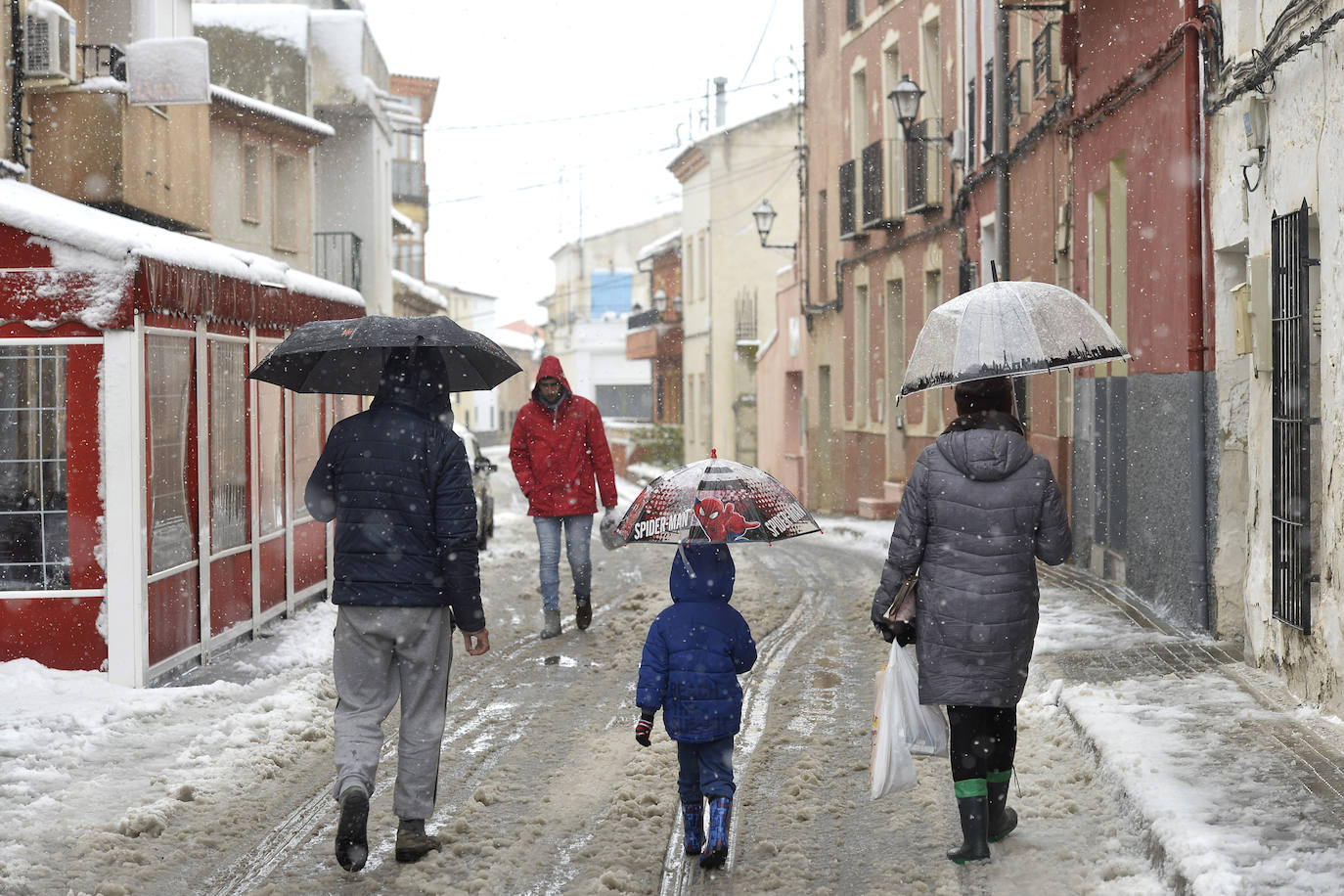 Junto a estos registros destacan los 20 centímetros de Bullas, a 600 metros; Caravaca-Los Rollos (15 centímetros), Benizar (10 cm), Totana-La Carrasca (10 cm) y Alhama-Sierra Espuña (2 cm)