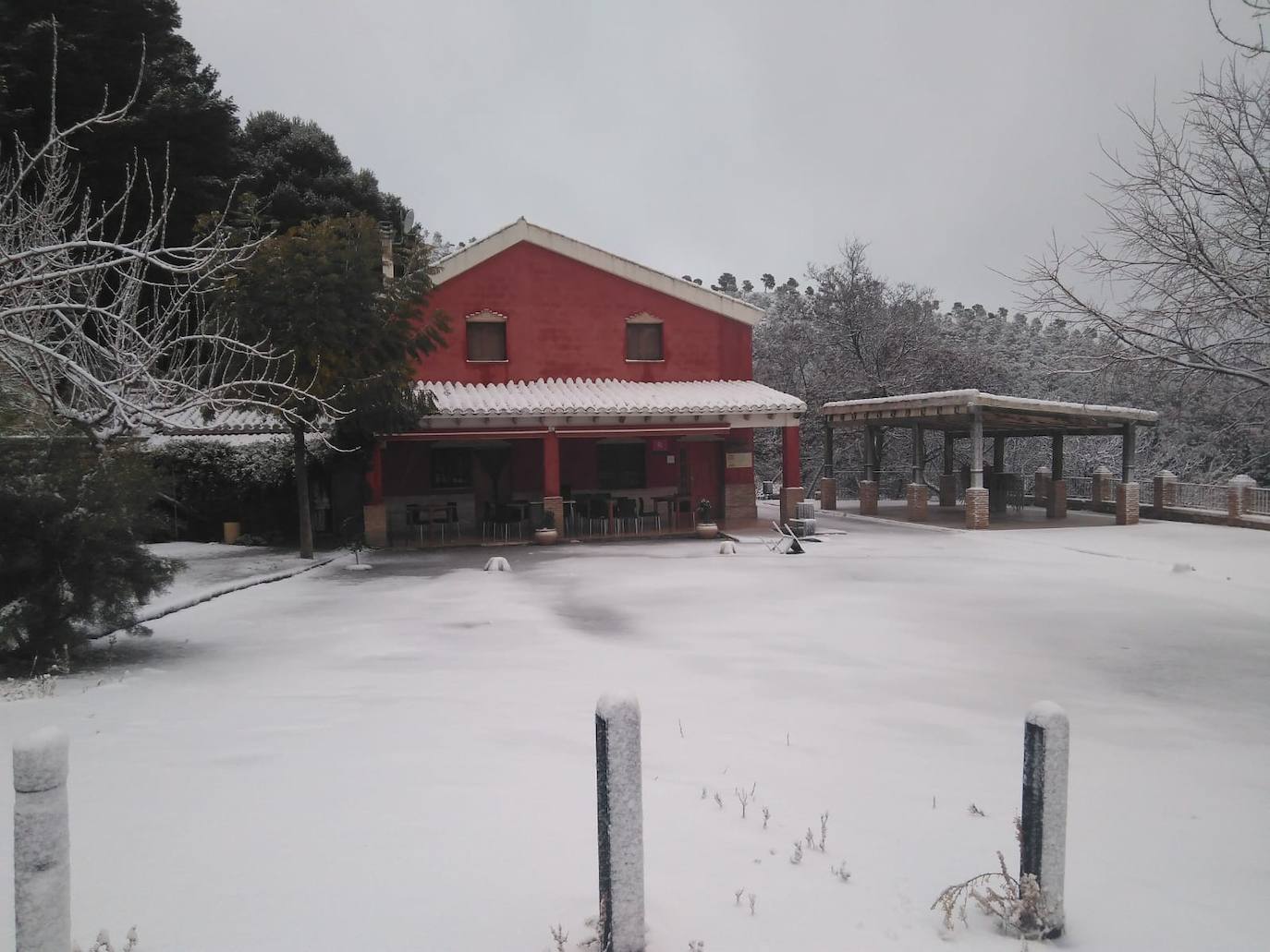 Junto a estos registros destacan los 20 centímetros de Bullas, a 600 metros; Caravaca-Los Rollos (15 centímetros), Benizar (10 cm), Totana-La Carrasca (10 cm) y Alhama-Sierra Espuña (2 cm)