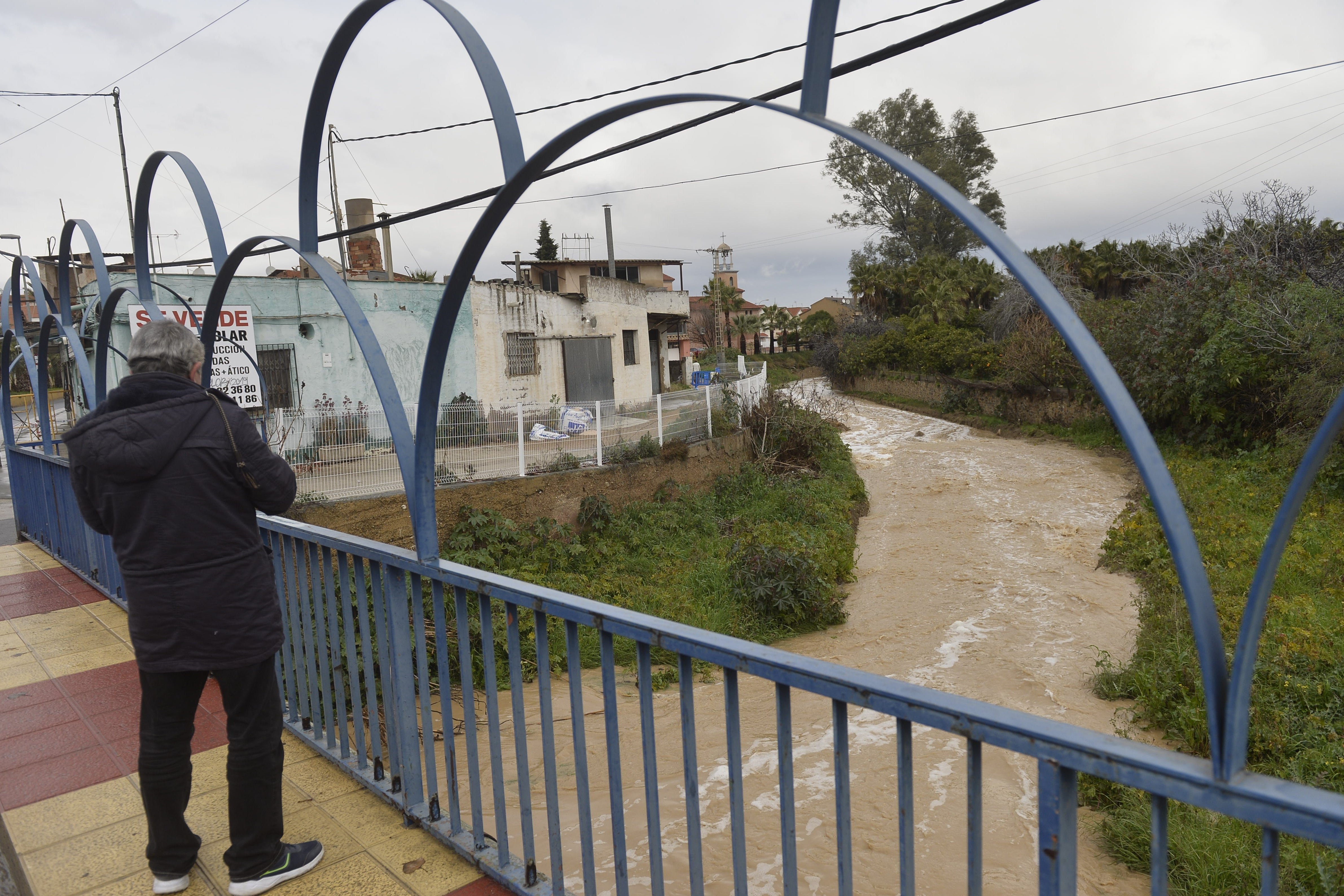 En el sur del municipio, la rambla de El Garruchal también acabó inundada tras el temporal de este martes