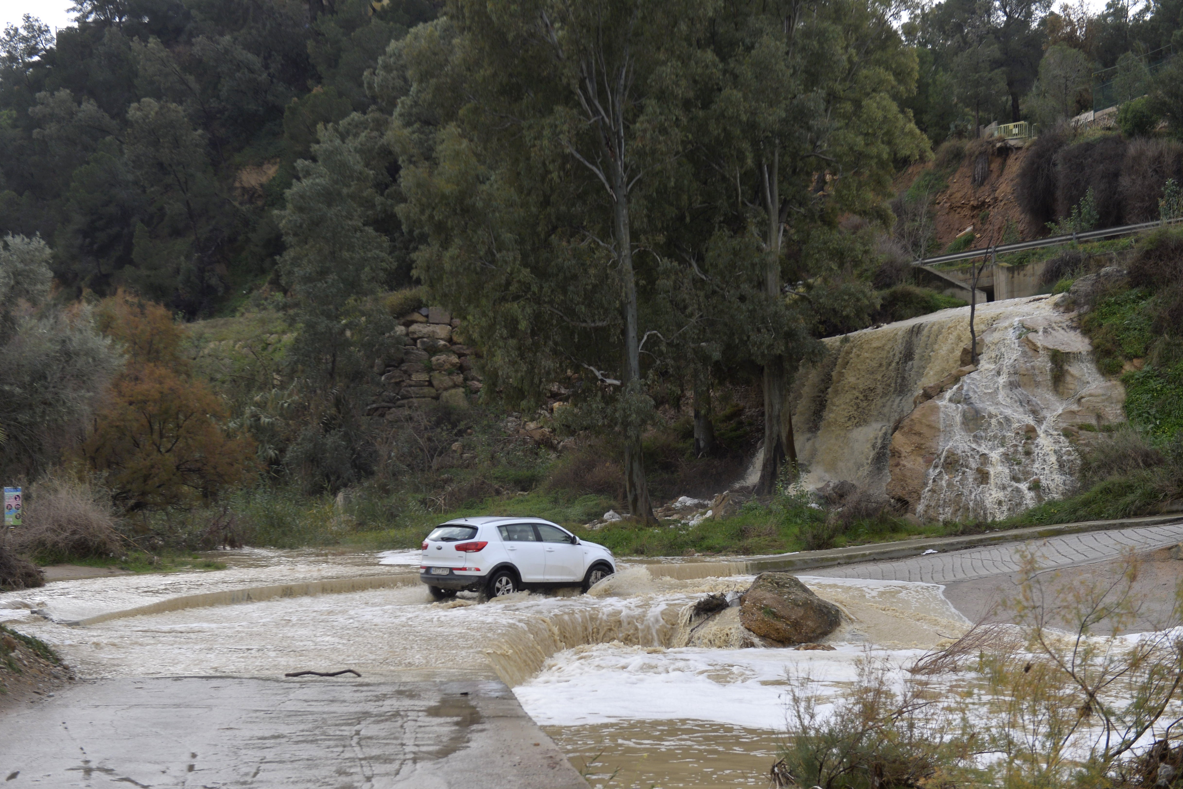 En el sur del municipio, la rambla de El Garruchal también acabó inundada tras el temporal de este martes