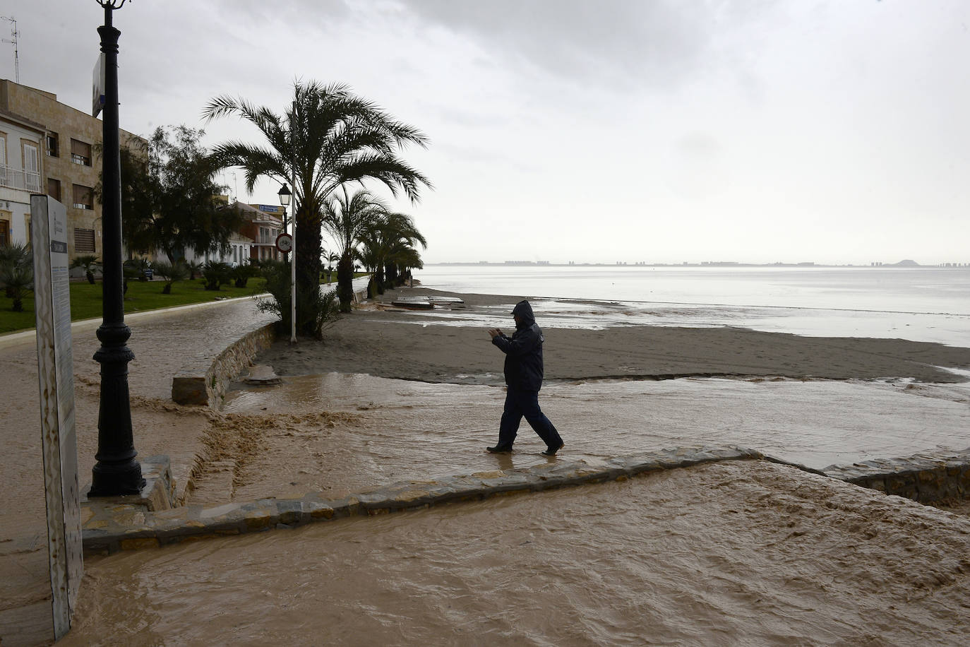 El municipio de Los Alcázares volvió a ser uno de los más afectados por el temporal que recorrió la Región