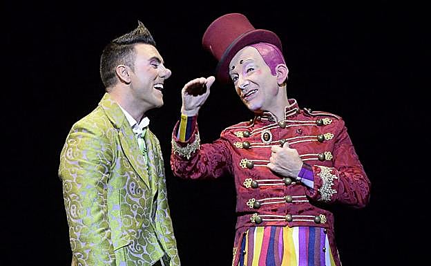 Luigi Belui y Churry Silva en un momento de 'Circlassica', en el Teatro Romea. 