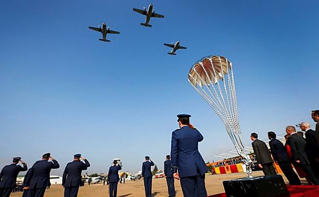 Acto de conmemoración, este jueves, del primer salto en la base de Alcantarilla. 