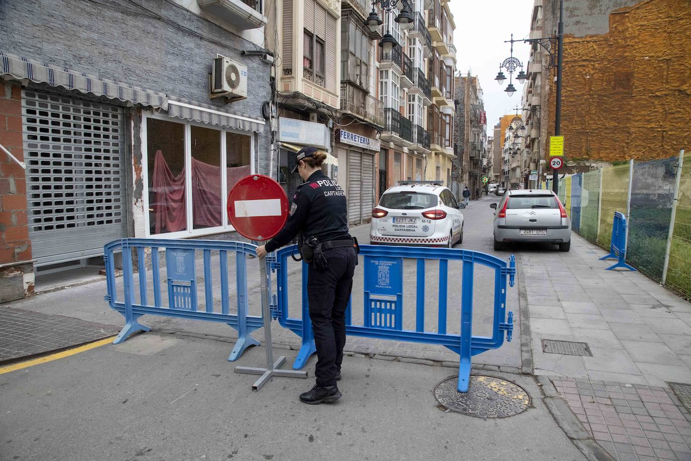 La ausencia de controles policiales permitió que la circulación se produjera con normalidad hasta las 10.30 horas, a pesar de que el Ayuntamiento informó de que la limitación sería a las 8.30