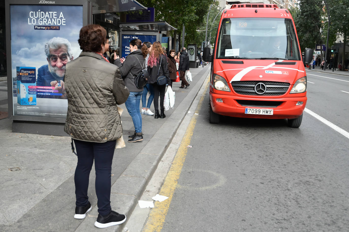 El Ayuntamiento informa de que el uso de los autobuses y el tranvía se ha incrementado un 10% y el tráfico se ha reducido un 8% en las primeras horas de la mañana del viernes