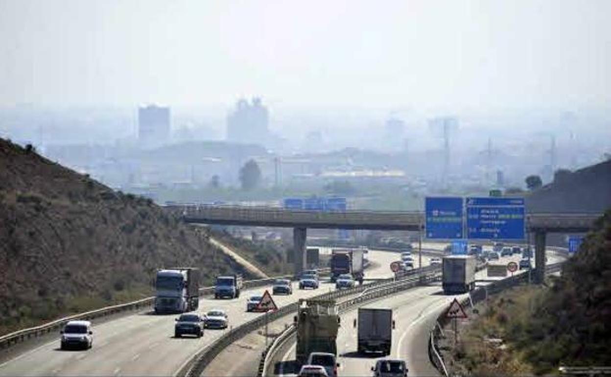 Contaminación en Murcia llegando desde Molina de Segura en una foto de archivo.