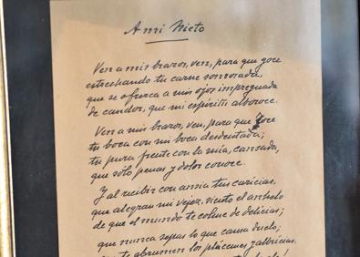 Imagen secundaria 1 - Dedicatoria de Alberto Sevilla Pérez, el humanista murciano que es considerado el mejor amigo de Galdós, a su nieto, Alberto Sevilla Albarracín, cuando este era un niño; «tus caricias, que alegran mi vejez, siento el anhelo de que el mundo te cubre de delicias». | Ejemplar dedicado por Vicente Medina.