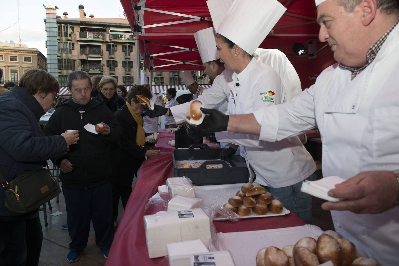 Almería da el relevo en una gala conducida por la 'masterchef' Samantha Vallejo-Nágera. 