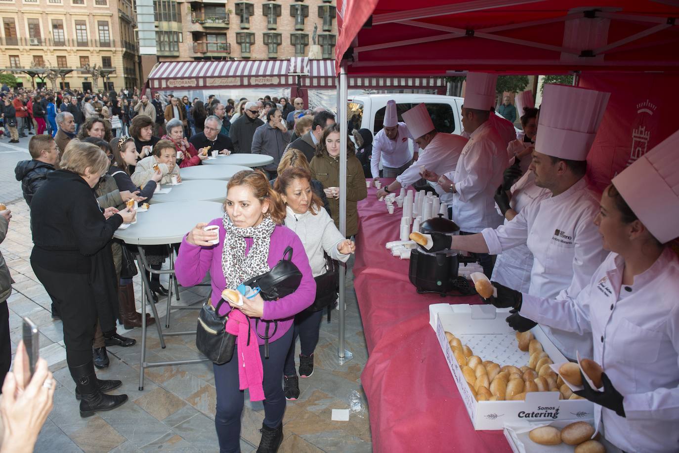 Almería da el relevo en una gala conducida por la 'masterchef' Samantha Vallejo-Nágera. 