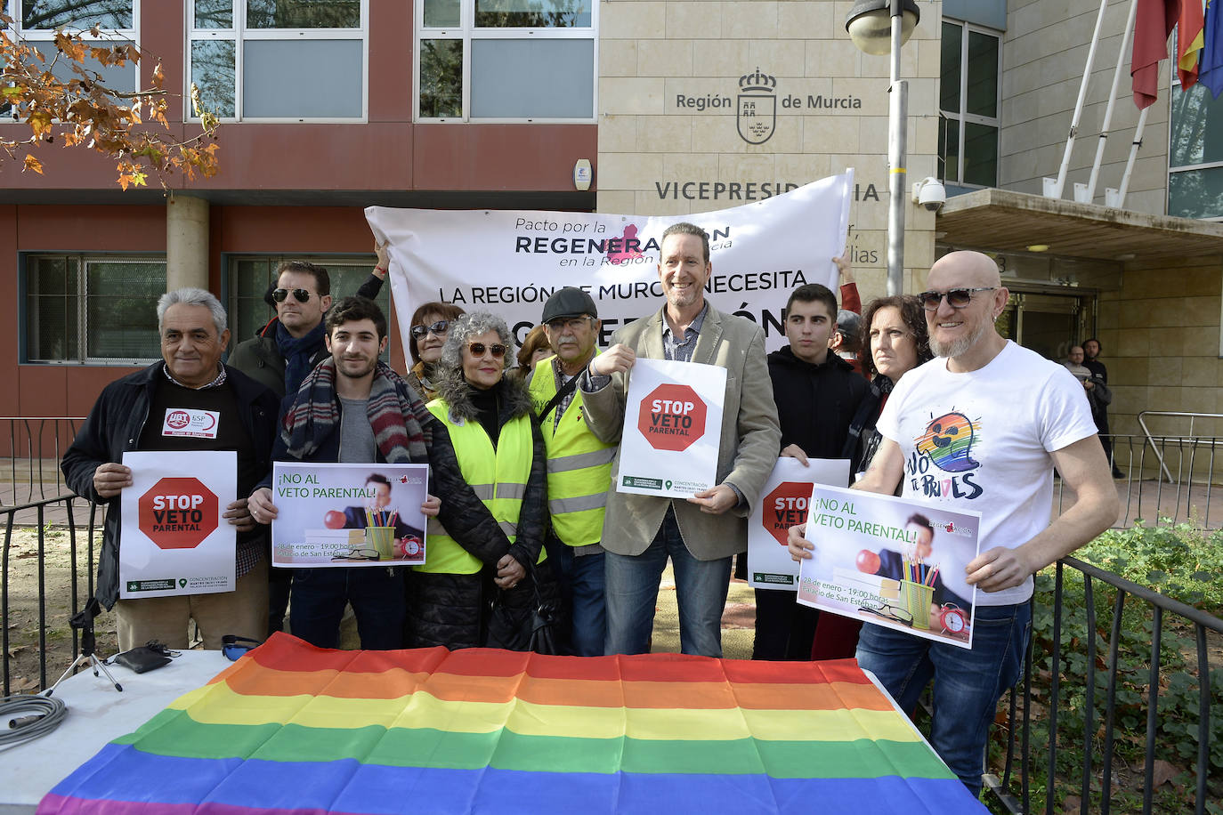 Fotos: Manifestación frente a San Esteban contra el &#039;pin parental&#039;