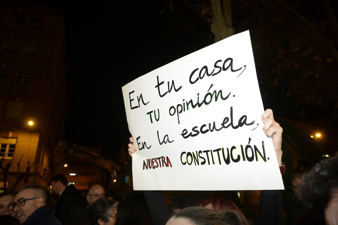 Fotos: Manifestación frente a San Esteban contra el &#039;pin parental&#039;