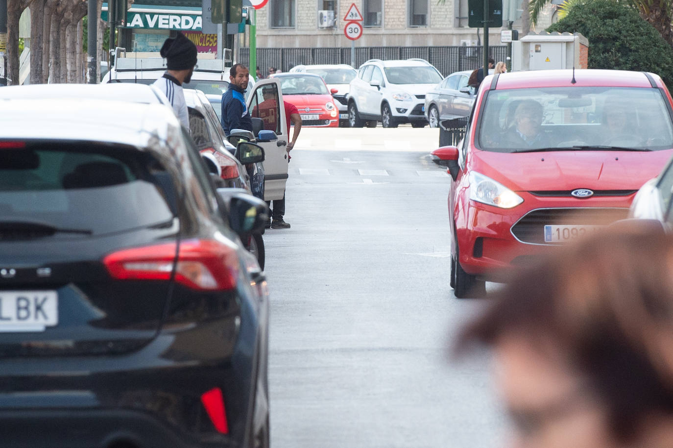 Fotos: Coches camuflados y agentes de paisano controlarán y sancionarán a los gorrillas en Murcia