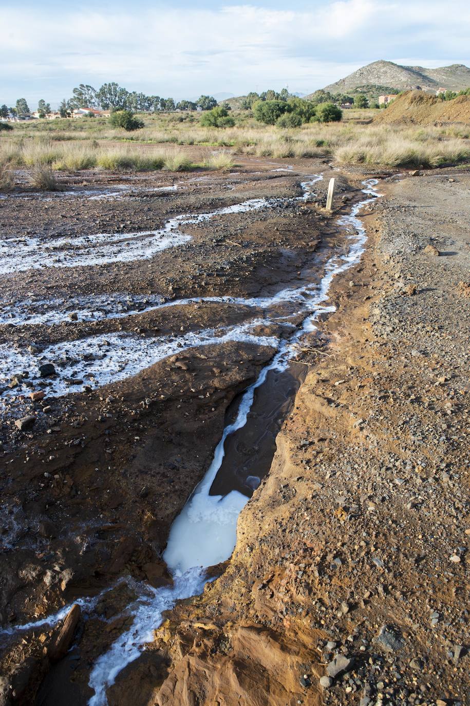 Fotos: Vecinos del Llano denuncian otro arrastre de residuos mineros desde el solar de la antigua Balsa Jenny