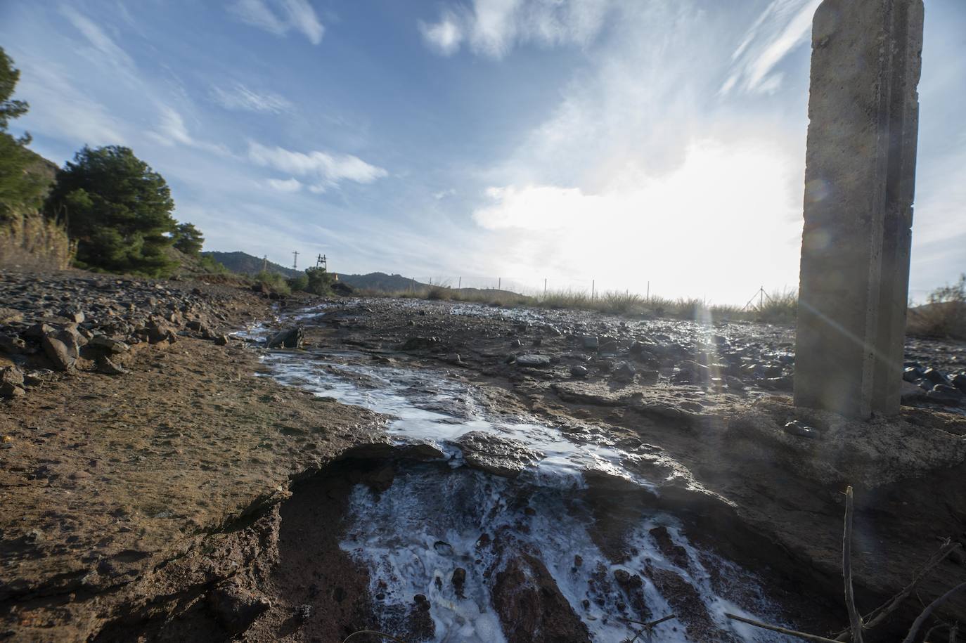 Fotos: Vecinos del Llano denuncian otro arrastre de residuos mineros desde el solar de la antigua Balsa Jenny