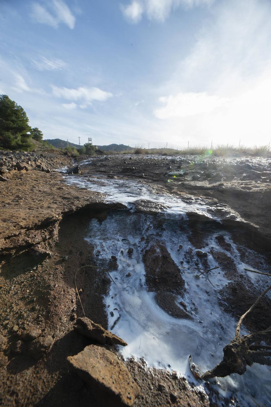 Fotos: Vecinos del Llano denuncian otro arrastre de residuos mineros desde el solar de la antigua Balsa Jenny