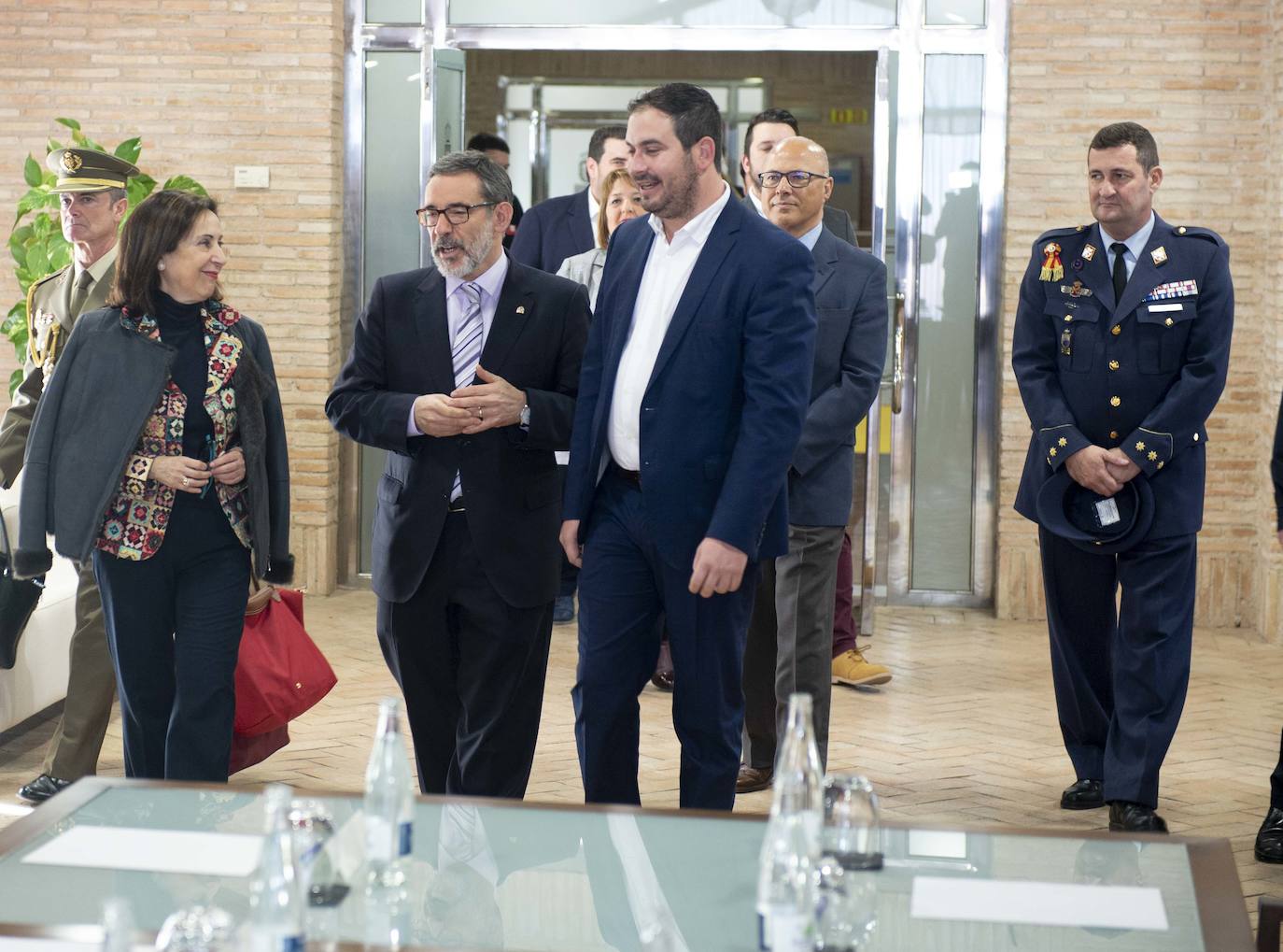 Fotos: Margarita Robles confirma el contrato de compra de los 24 aviones Pilatus de entrenamiento para la AGA