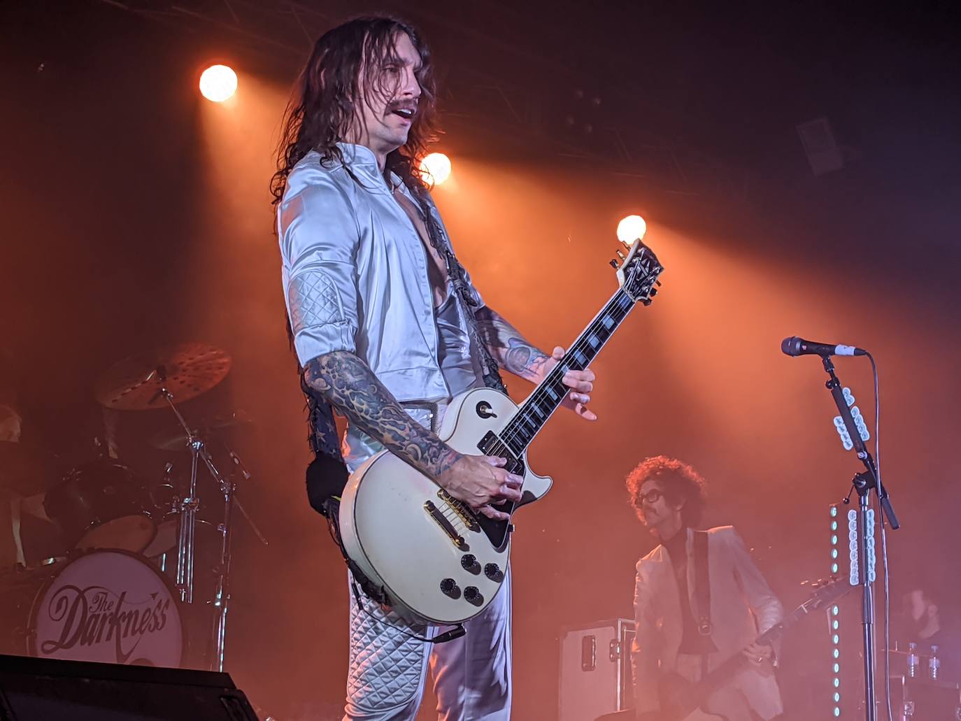 Fotos: The Darkness recuerda en Murcia cuando el rock era diversión