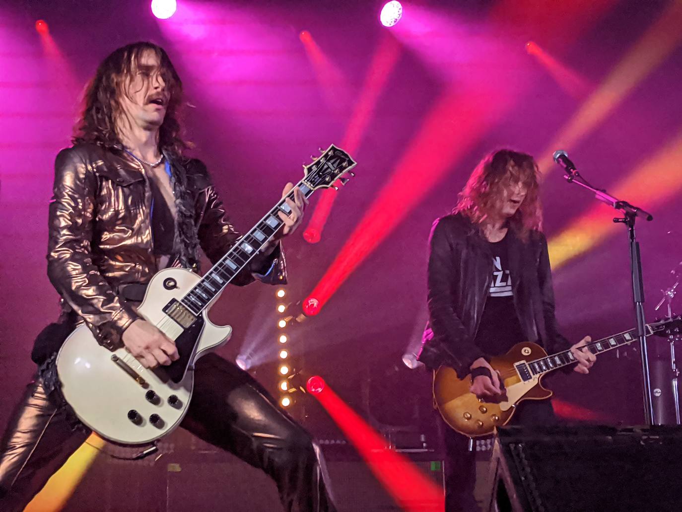 Fotos: The Darkness recuerda en Murcia cuando el rock era diversión