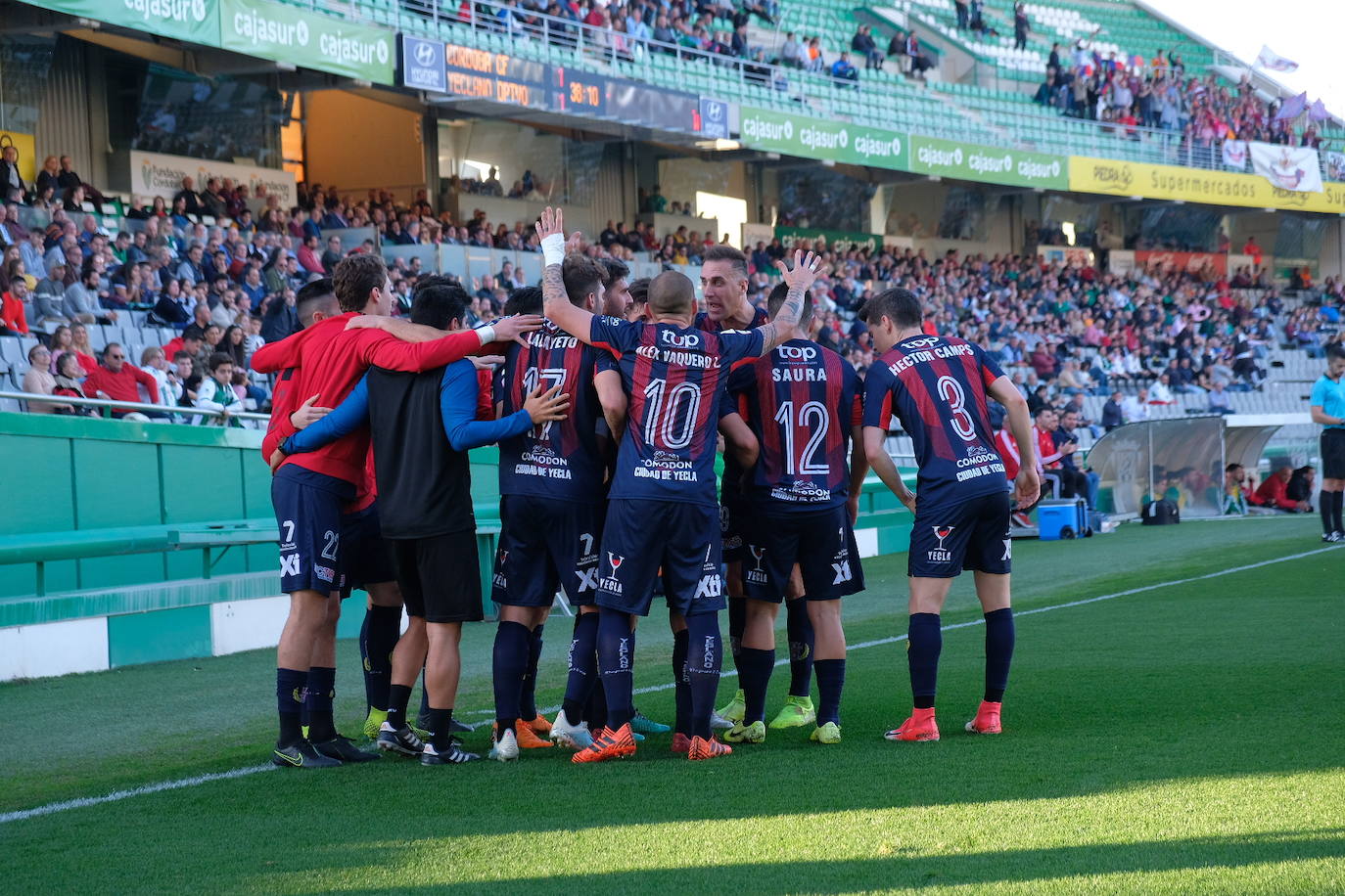 Fotos: El Yeclano pisa el freno en Córdoba